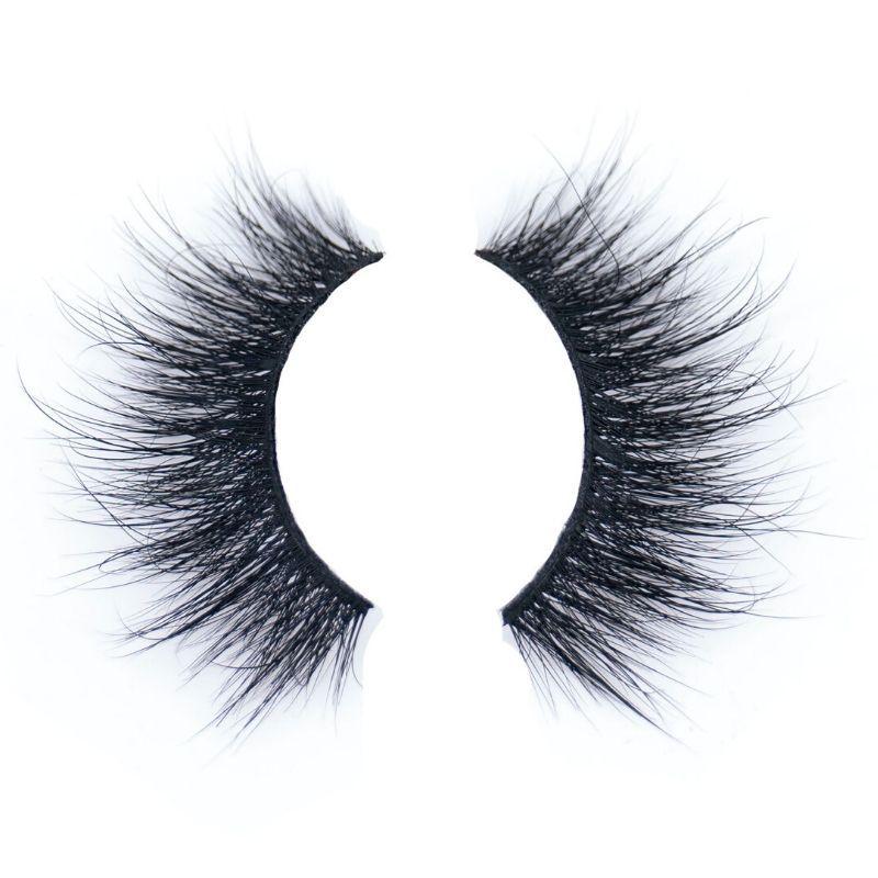 close up of Sasha 5D mink lashes