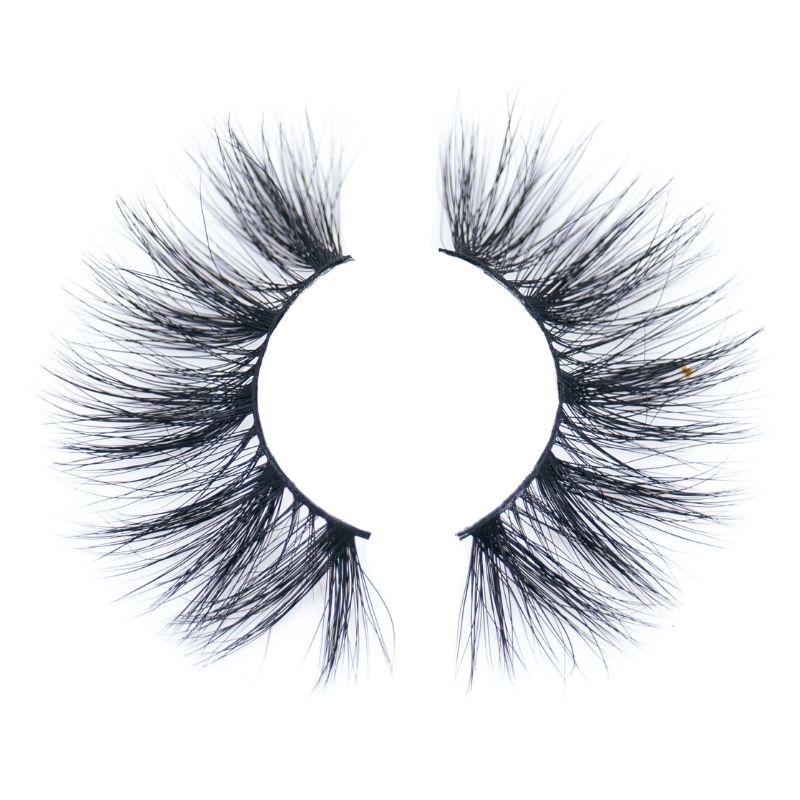 close up of Micah 5D mink lashes