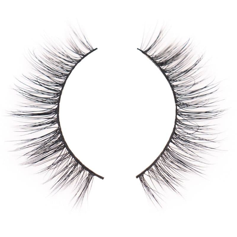 close up of Toronto thin line lashes