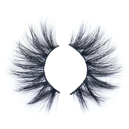 close up view of Flynn 5D mink lashes