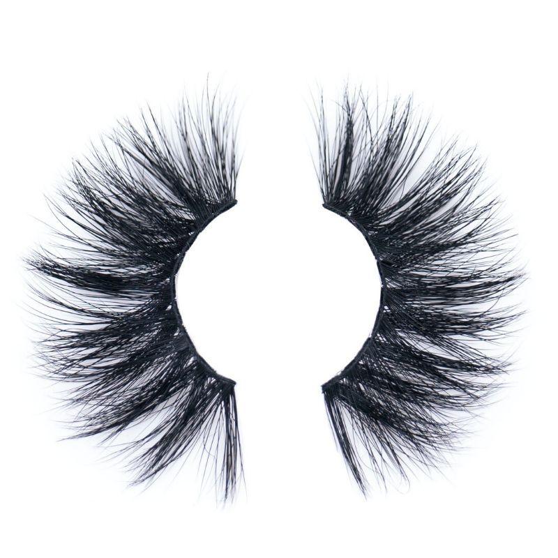close up of Francis 5D mink lashes