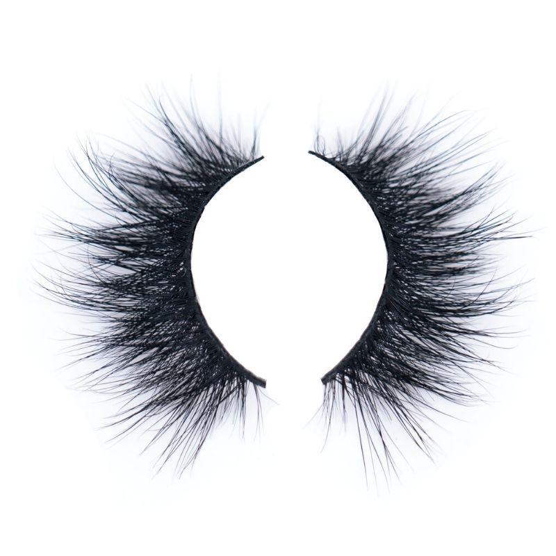 close up of Riley 5D mink lashes