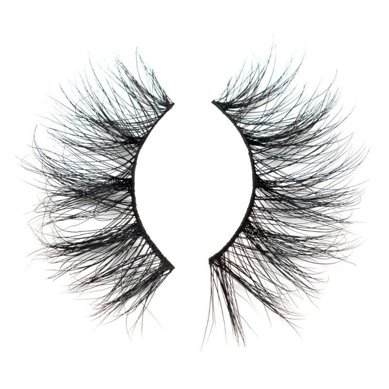 close up view of June 25 MM mink lashes