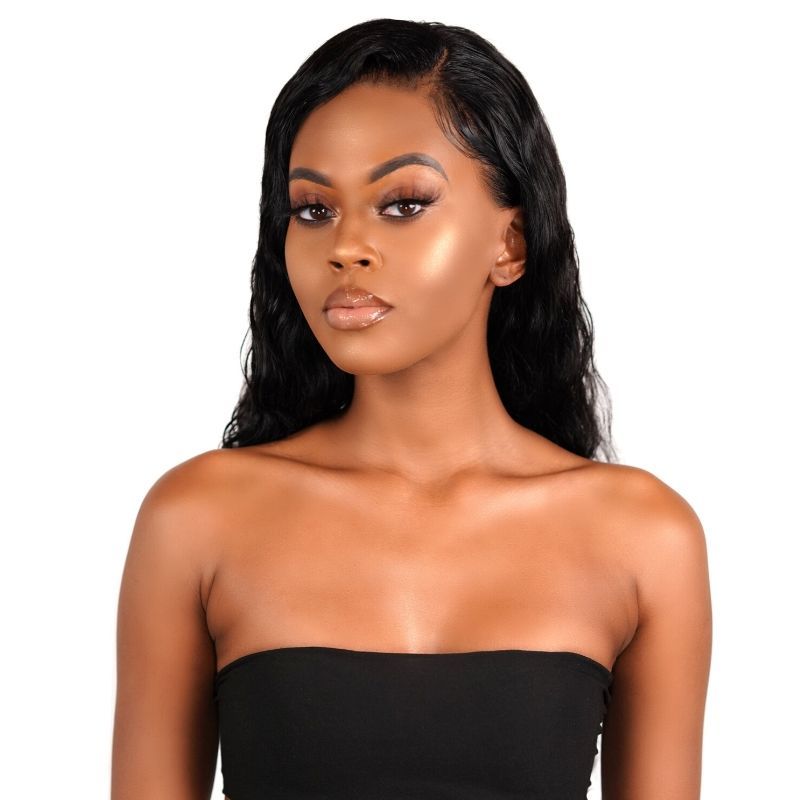 Model in Loose wave lace front wig